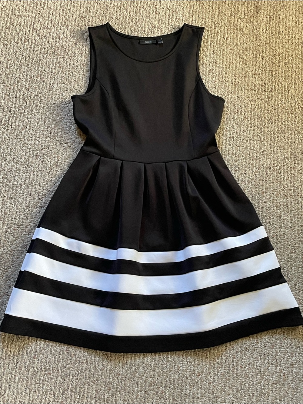 Apt. 9 Black Crewneck Shell Top